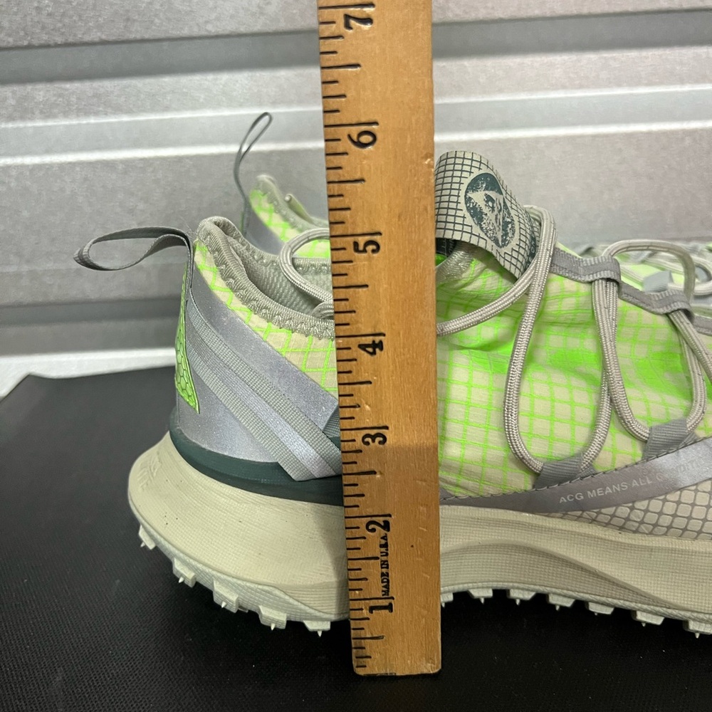Nike ACG Lime and Gray Trail Shoes mountian fly men’s  low sea glass 7.5 - Picture 3 of 8